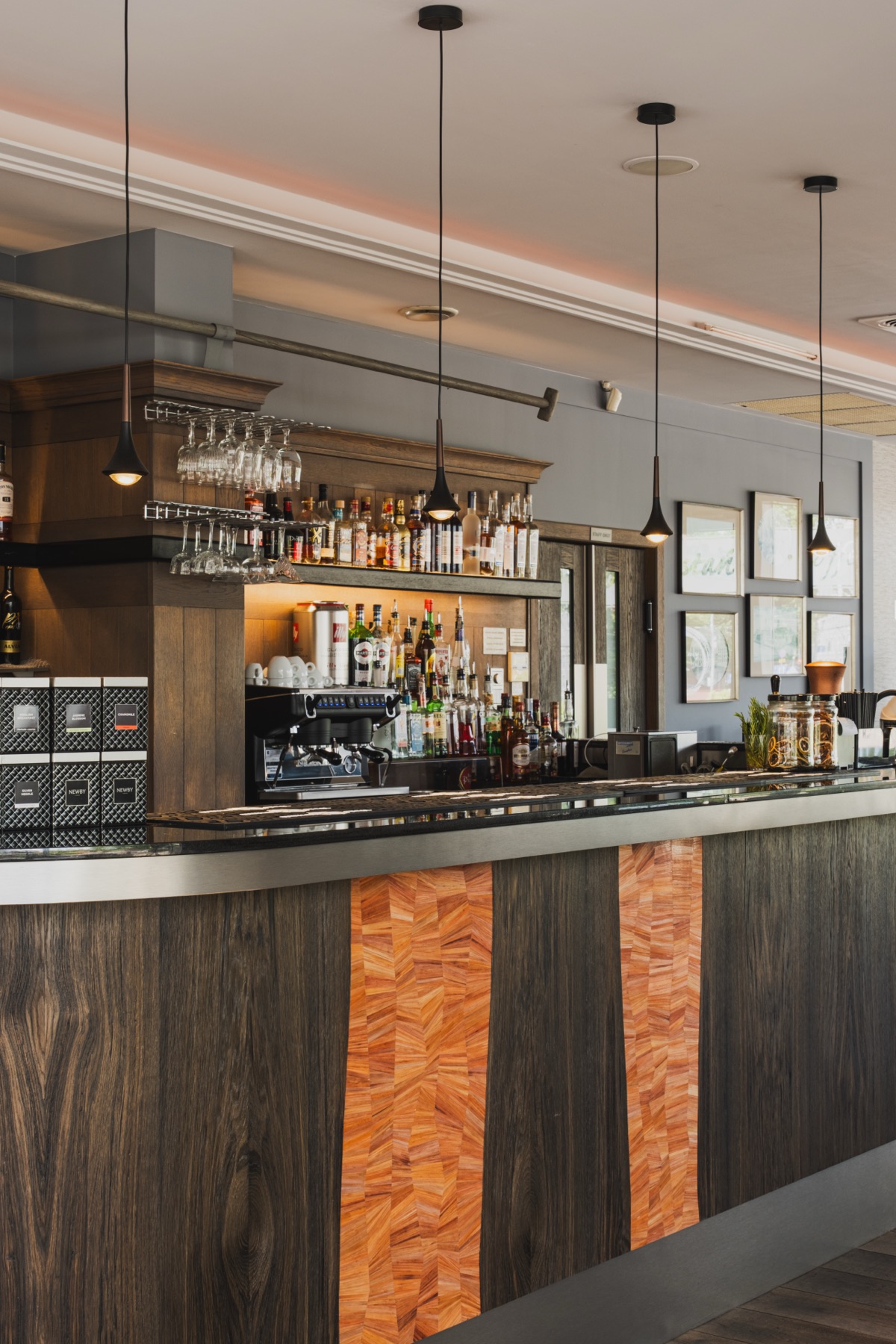 Wnętrze restauracji Przystań i Marina nad Odrą we Wrocławiu, zdjęcie 03